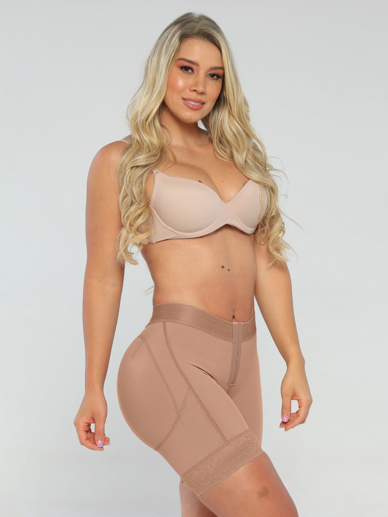 Pantalones cortos de levantamiento de cintura alta con elevación natural NS002