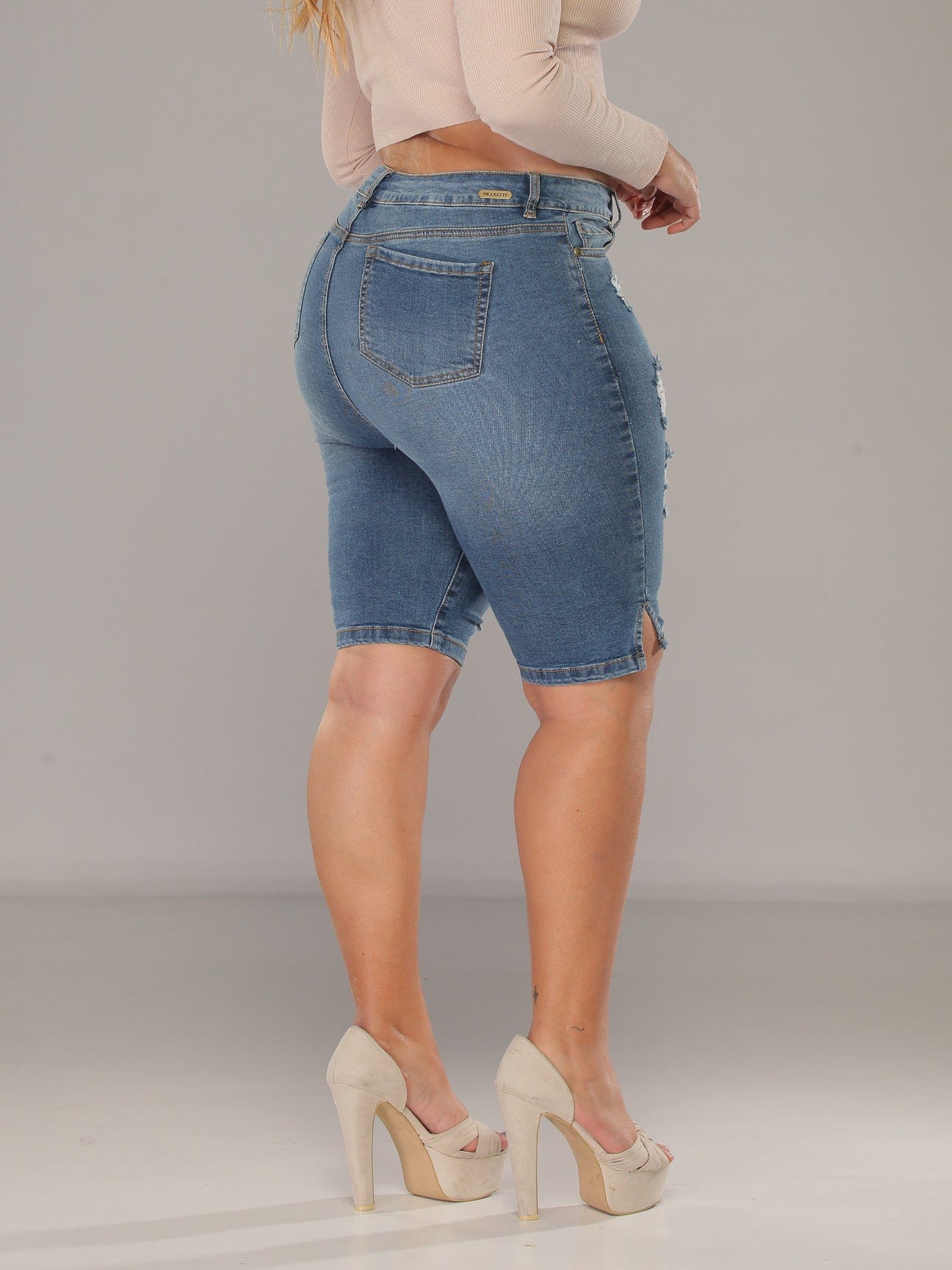 Stephanie Levanta Cola Jean Capri 14179