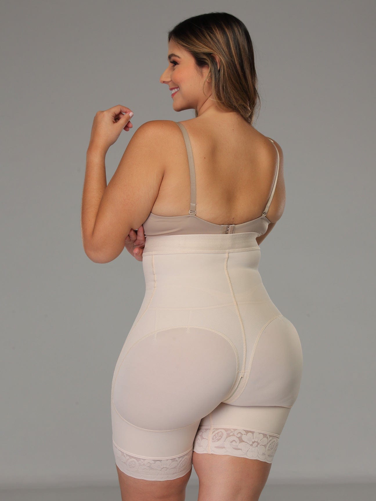 Full Body Postoperative Girdle to the Knee Comfort Woman 5185 by Ann C –  FajasColombianas.mx
